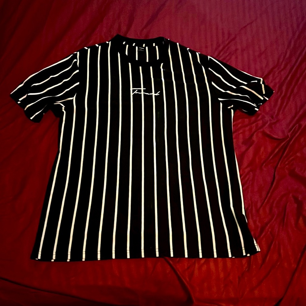 SHEIN Black and white Medium t shirt